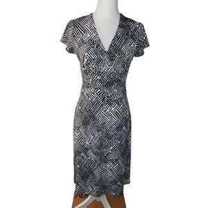 Ann Taylor Dress  Women's Size 2 Ruched Bodice Geometric V Neck Short Sleeved